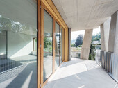 Contrasting: wooden housing meets concrete porch