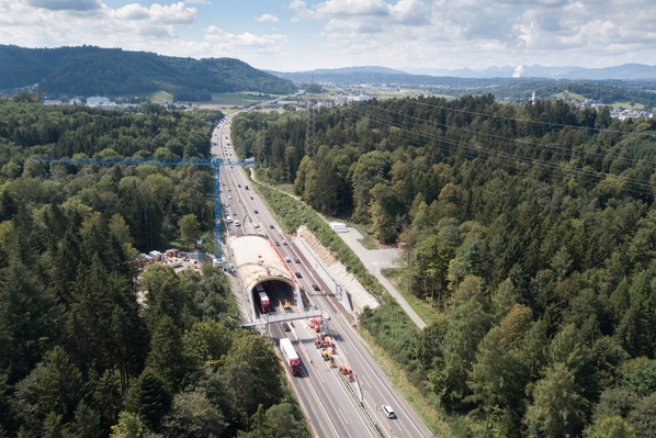 Luftbild während der Montage
