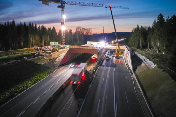 Montagearbeiten mit einspurigem Verkehr