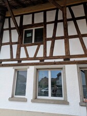 Die strassenseitige Fassade ist energetisch wie schallschutztechnisch ertüchtigt.