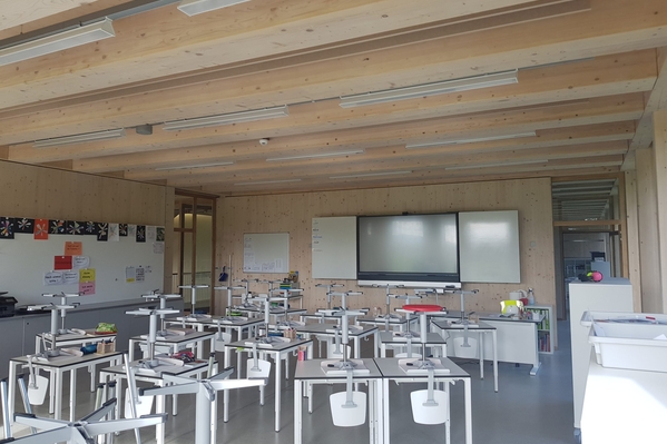 Intérieur d'une salle de classe.